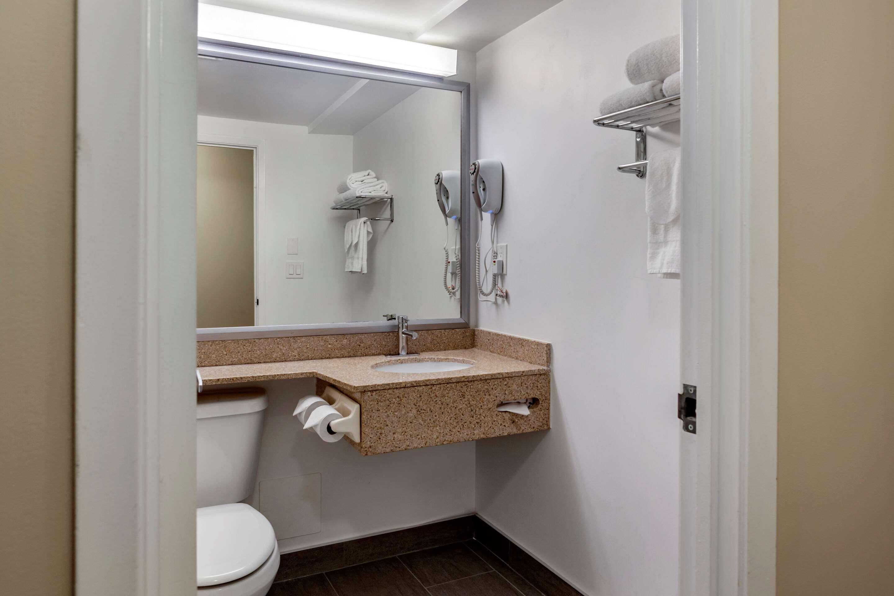 Econo Lodge Inn & Suites Downtown Toronto Eksteriør bilde