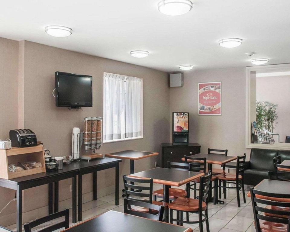 Econo Lodge Inn & Suites Downtown Toronto Eksteriør bilde